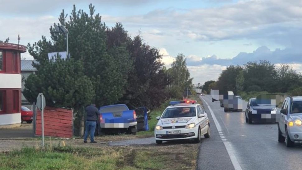 Autospecială de poliție, implicată într-un grav accident rutier - 3 polițiști răniți - VIDEO
