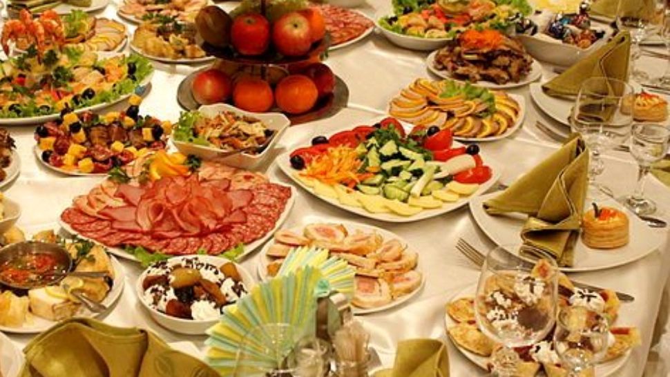 Răsturnare de situație pentru două perechi de miri și peste 300 de nuntași - Zeci de persoane, inclusiv copii, au ajuns la spital