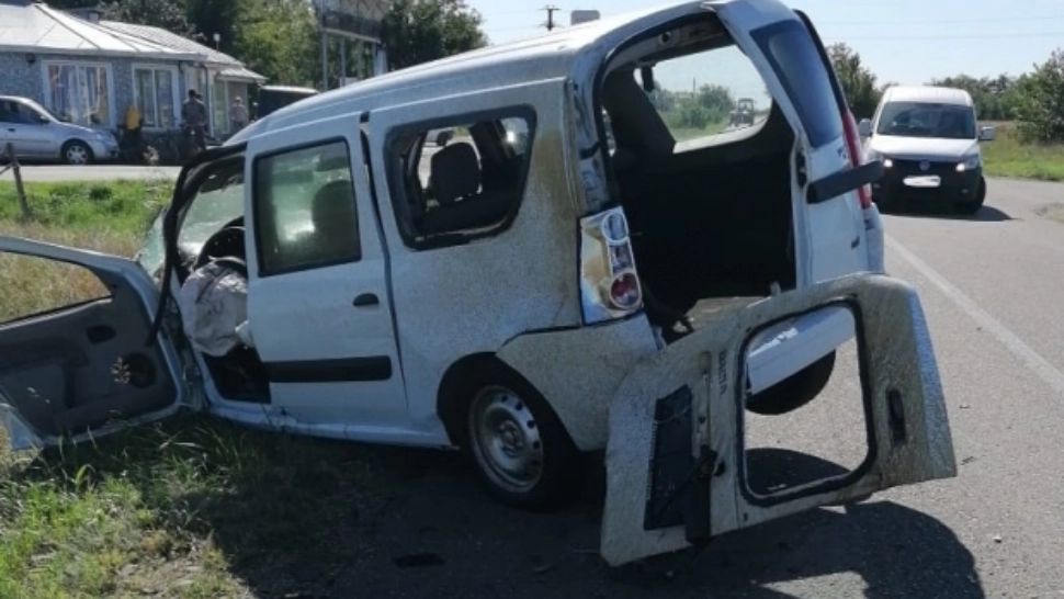 Accident în Buzău. 2 soți au murit, un băiețel de 11 ani a fost preluat cu elicopter SMURD