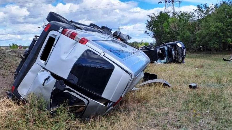 Accident grav în Vrancea. Doi răniţi după ce un microbuz şi o mașină s-au izbit violent - FOTO