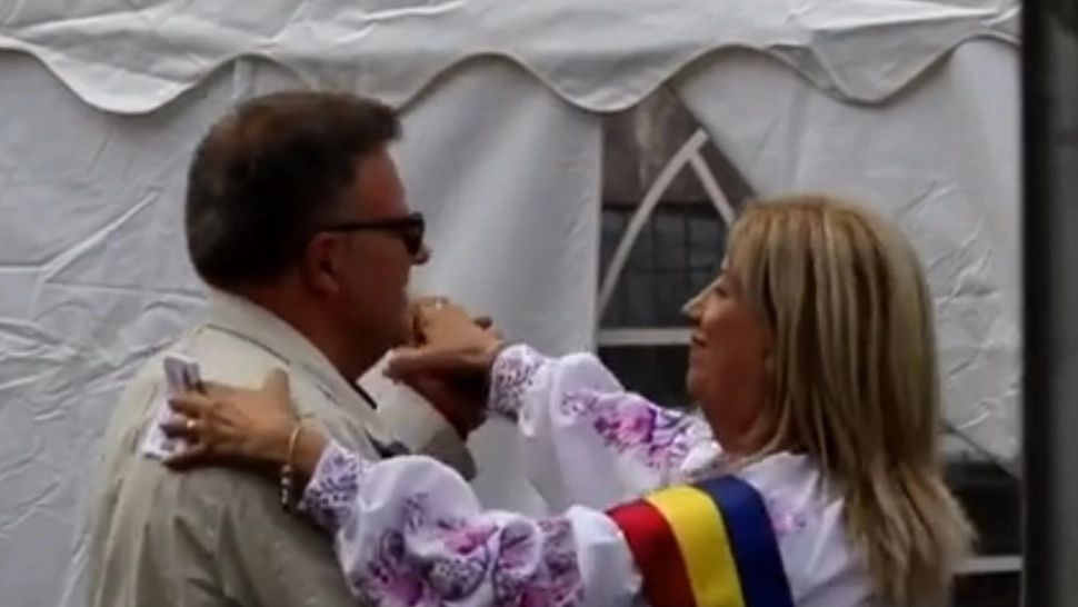 Ministrul Muncii, filmat cum petrece pe muzică populară - VIDEO