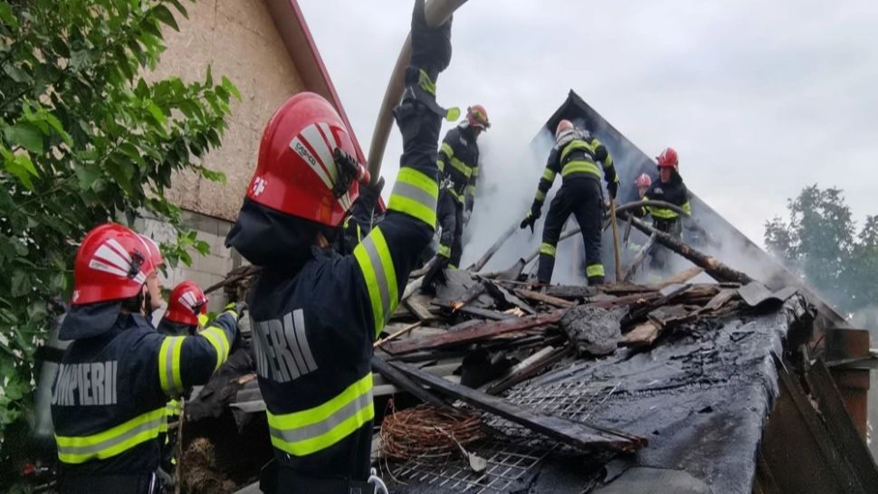 Incendiu violent în Iași. Un bărbat imobilizat la pat a ars de viu, iar alte 7 persoane au fost rănite, printre care 4 minori - FOTO&VIDEO