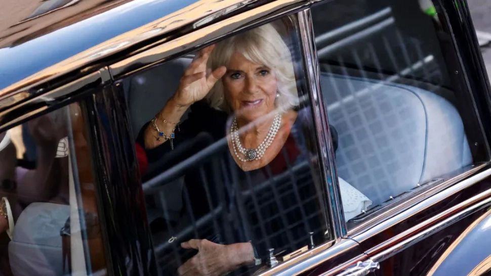 S-a aflat semnificația emoționantă din spatele brățării albastre a Reginei Consoartă Camilla