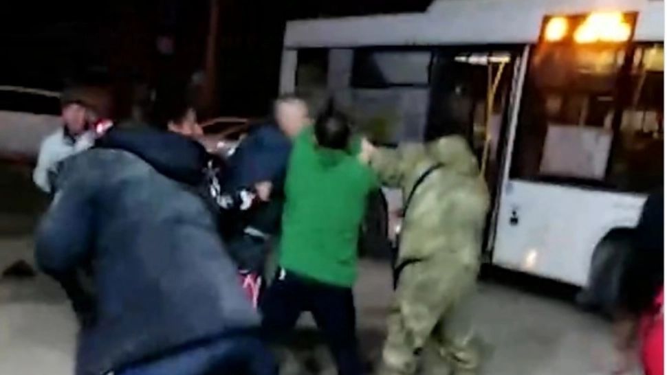 Soldații ruși mobilizați s-au bătut între ei după ce s-au îmbătat - IMAGINI INCREDIBILE