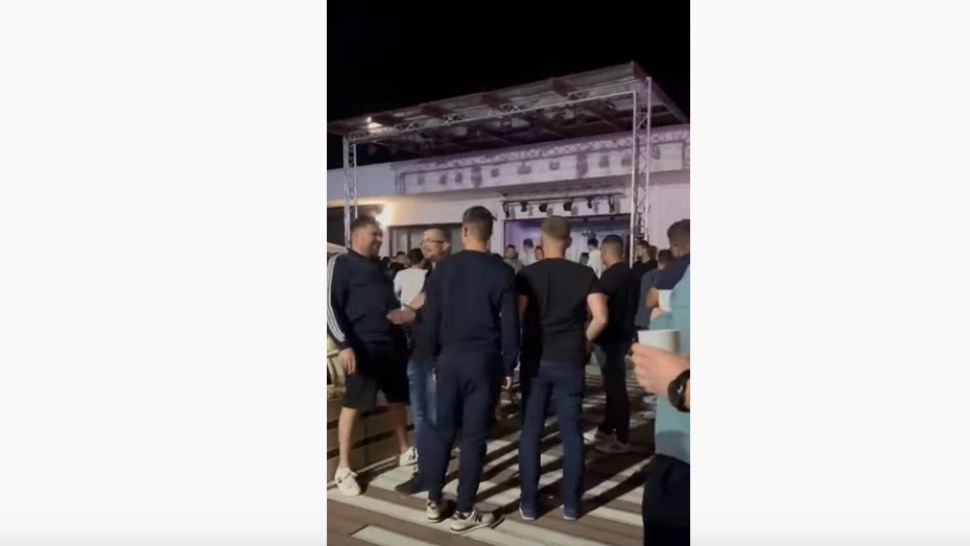 Tinerii liberali au înjurat PSD-ul la petrecerea de la Școala de Vară - VIDEO