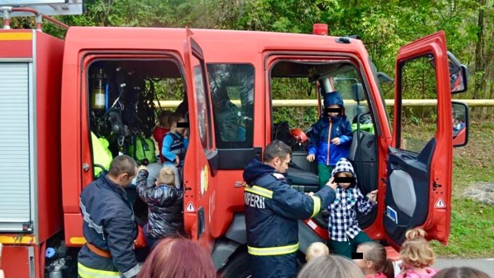 Proiectil găsit în curtea unei grădinițe din județul Argeș. Copiii au fost evacuați de urgență