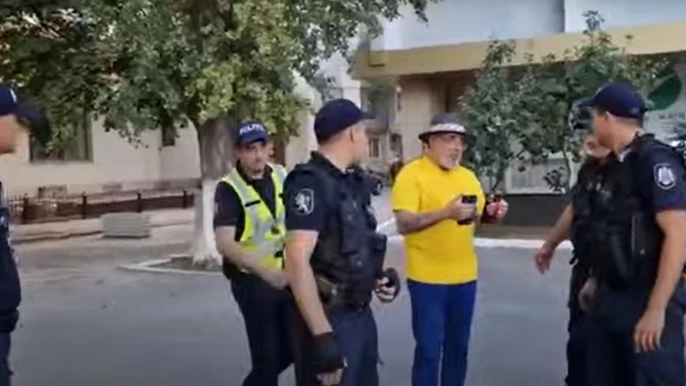 VIDEO - Cristian Rizea, luat pe sus de cinci echipaje de poliție - Ce motiv FALS au invocat oamenii legii - DOVADA abuzului