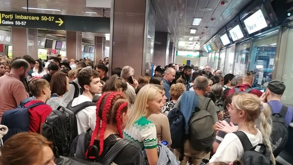 Suspendarea curselor Blue Air: Guvernul va trimite avioane Tarom după românii din străinătate