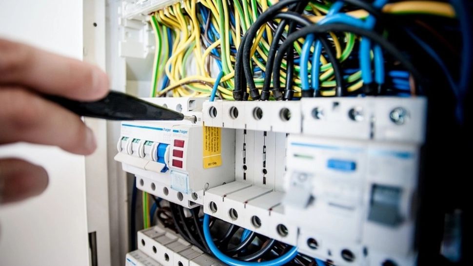 Plafonarea prețurilor la energie și gaze. Anunțul lui Sebastian Burduja: ce se întâmplă cu prețurile după eliminarea subvențiilor