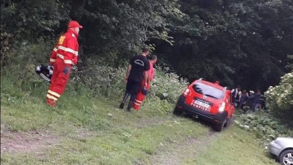 6 copii rătăciţi într-o pădure din judeţul Sălaj. Au fost nevoiţi să îşi construiască un adăpost improvizat