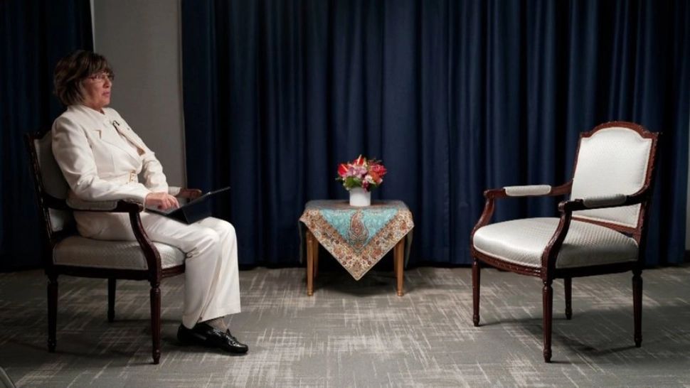 TENSIUNI în Iran pe baza regulilor stricte privind hijabul - O jurnalistă a refuzat să poarte vălul pentru un interviu cu preşedintele țării