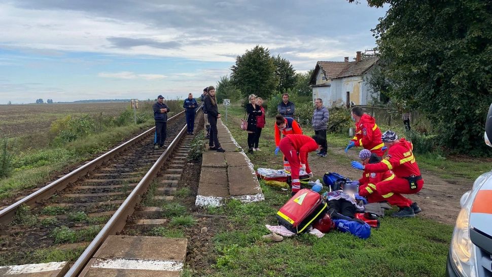 O femeie murit după ce a fost lovită de tren, în județul Satu Mare - FOTO&VIDEO
