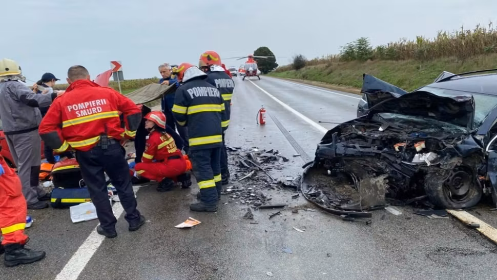 Accident cumplit în Mureș: un mort și 2 răniți, în urma unui impact violent - FOTO