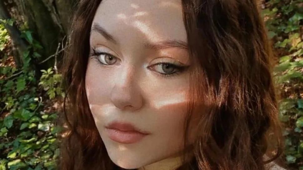 Ies la iveală amănunte dramatice despre Maria, tânăra care s-a aruncat de la etajul 12 - Avea o relație cu fiul primarului iar băiatul ar fi postat fotografii compromițătoare cu ea