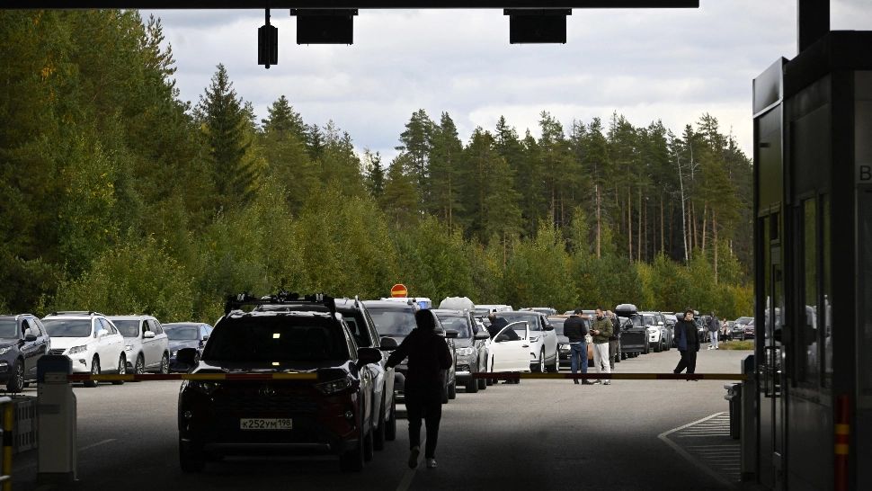 Rușii fug pe unde pot de mobilizarea lui Putin. Granița cu Finlanda, luată cu asalt