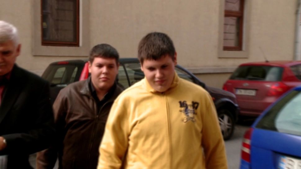 Detalii revoltătoare - Gemenii pedofili din Timiș sfidează justiția - Fiii unui celebru avocat, arestați pentru violuri