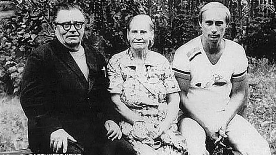 Mesaj incredibil pentru PUTIN după mobilizarea pentru războiul din Ucraina, la mormântul părinților săi - FOTO