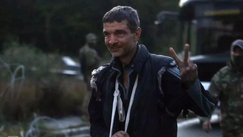 Imagini ȘOCANTE cu soldați ucraineni care au apărat Mariupol, eliberați după 4 luni în „lagărul” rusesc - FOTO