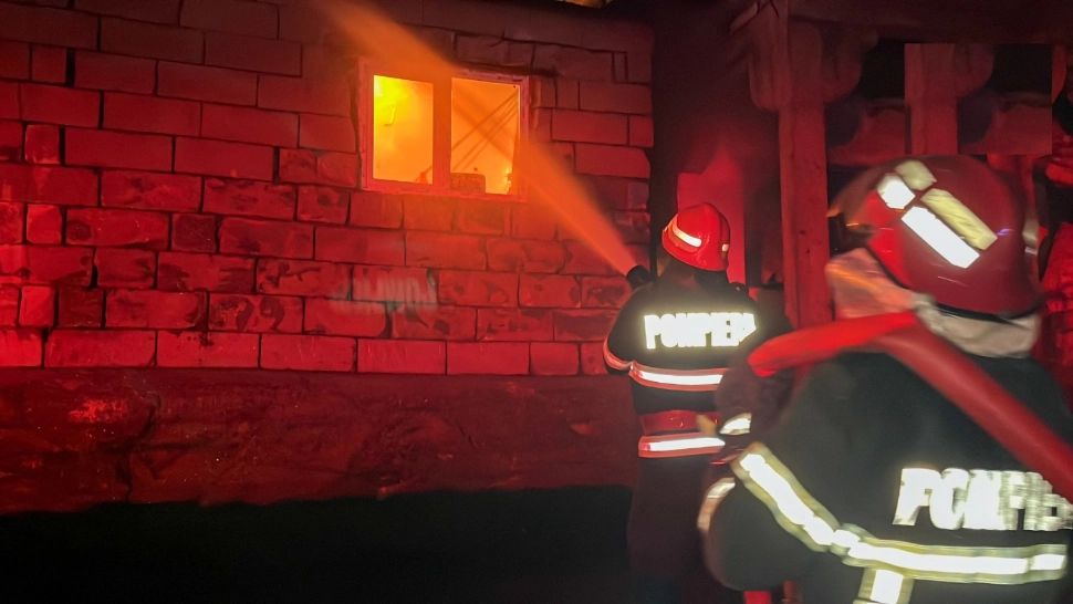 Sfârșit tragic pentru o bătrână de 70 de ani. A murit în incendiu care i-a cuprins casa. Femeia era imobilizată la pat