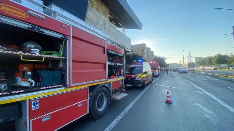 Incendiu la un mall din Arad, intervenție de urgență a pompierilor