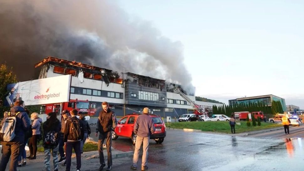 Incendiu violent în Cluj-Napoca! Doi bărbați au suferit arsuri grave în timp ce lucrau în Parcul Industrial Tetarom