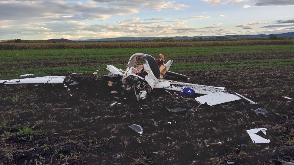  O aeronavă de mici dimensiuni s-a PRĂBUȘIT - 2 bărbați au MURIT pe loc! Unul este fratele unui fost ministru - FOTO