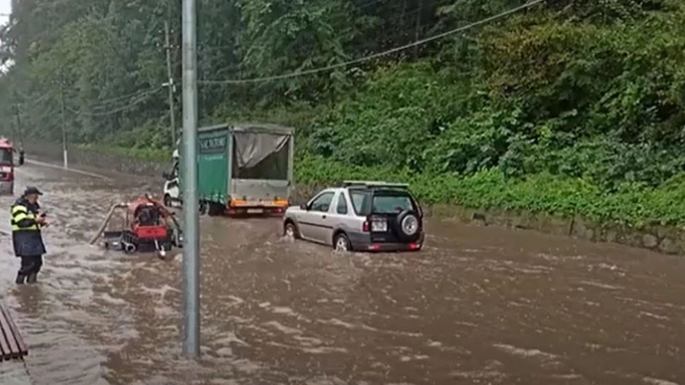 După ploi, vin inundațiile. Stare de ALERTĂ pe râurile din 16 de judeţe - HARTĂ