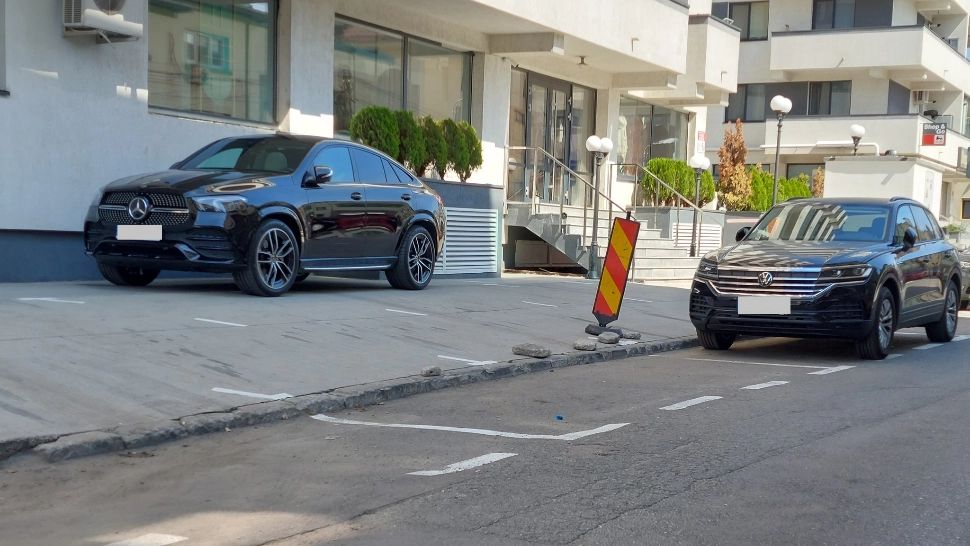 Legea privind ridicarea mașinilor parcate pe trotuar, raport FAVORABIL în Camera Deputaților 