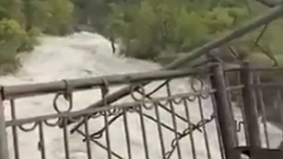 Rușii, acuzați că duc un război MURDAR. Au lovit cu rachete zona unui baraj, un oraș în pericol de a fi inundat - VIDEO