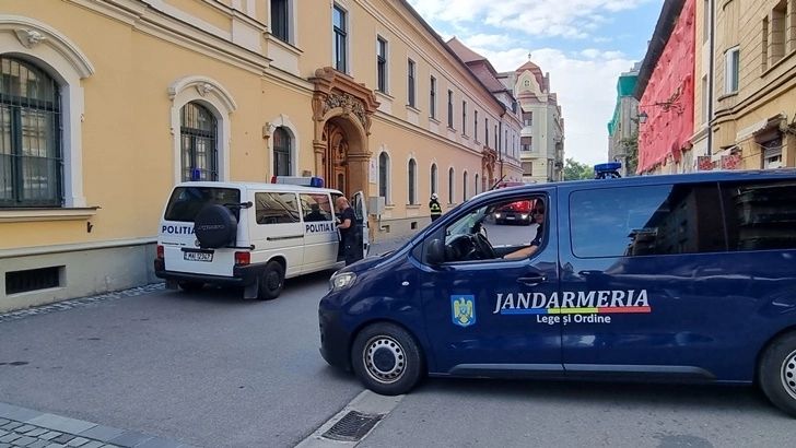 Alertă cu BOMBĂ la un mall din Timișoara. Forțele de ordine fac cercetări la fața locului