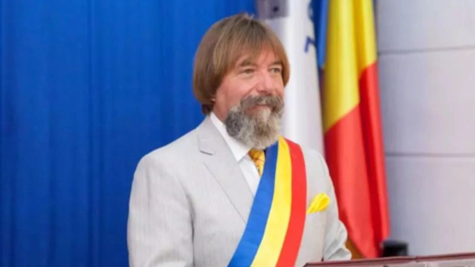 Primarul din Otopeni și-a comandat statuie chiar înainte să fie săltat de DNA. Investiția a costat Primăria 168.000 de lei