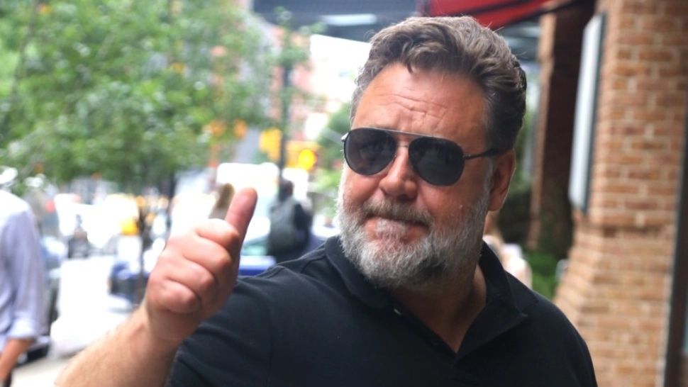 Cel mai vândut scriitor român, ecranizat la Hollywood. Russell Crowe în rolul principal