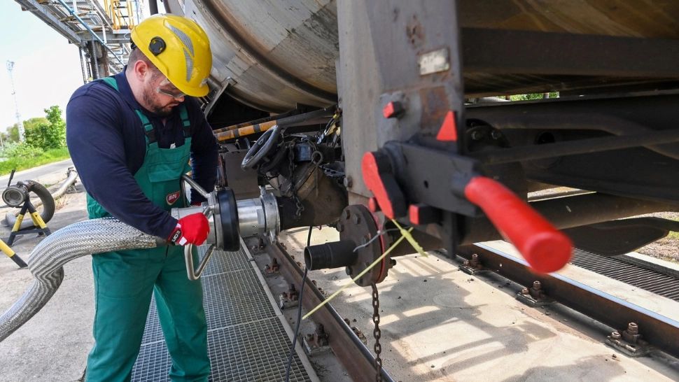 Uniunea Europeană va amâna, cel mai probabil, plafonarea prețului petrolului rusesc