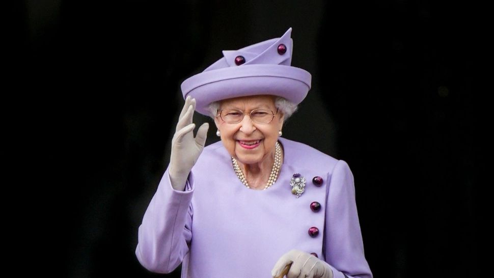 Pregătiri pentru mutarea sicriului Reginei la Palatul Holyroodhouse din Edinburgh