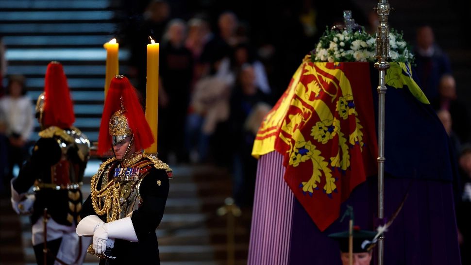 2.000 de lideri, la dineul în memoria Reginei Elisabeta a II-a. Klaus Iohannis participă la funeralii