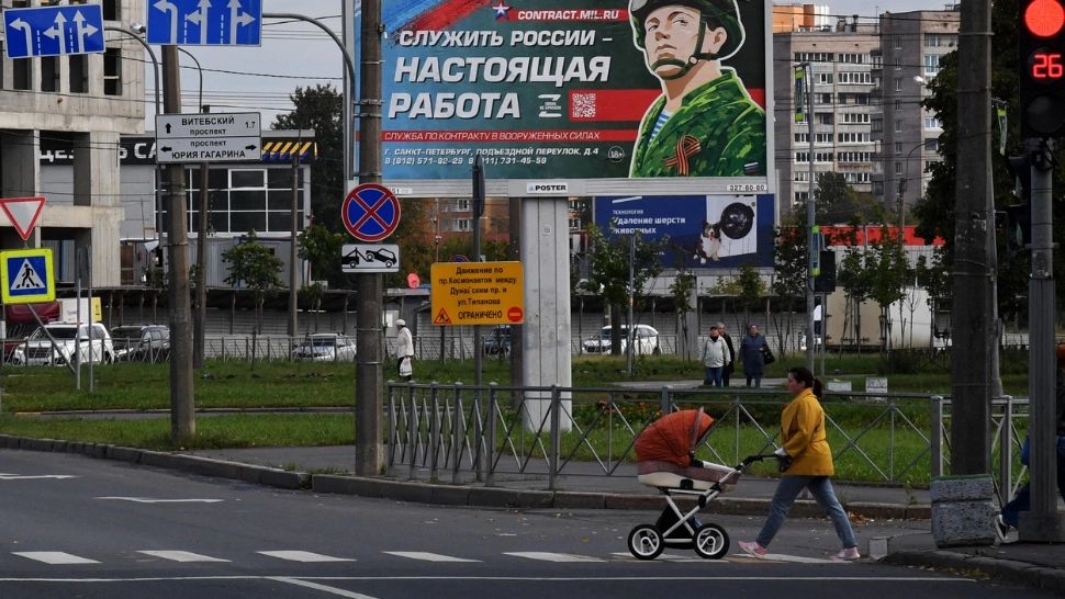 Rușii fug de MOBILIZAREA lui Putin. Companiile aeriene nu mai vând bilete bărbaților adulți, pagina căilor ferate nu funcționează