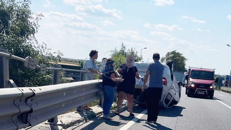 VIDEO - Accident surprins de camera de bord - O mașină s-a răsturnat - Accident șocant în Satu Mare