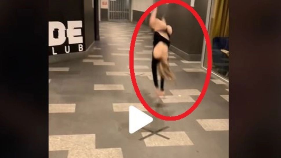 VIDEO – O tânără a arătat mai mult decât își dorea atunci când a vrut să-și impresioneze prietenii cu aptitudinile sale fizice, în public