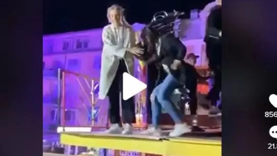 VIDEO – Trei tinere au făcut show după ce au băut alcool și au mers în parcul de distracții – Imaginile au devenit virale