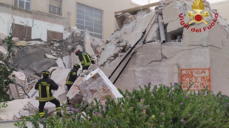 Amfiteatrul unei universități de pe insula italiană Sardinia s-a PRĂBUȘIT! Câini de căutare și drone, folosite pentru a găsi posibilele victime