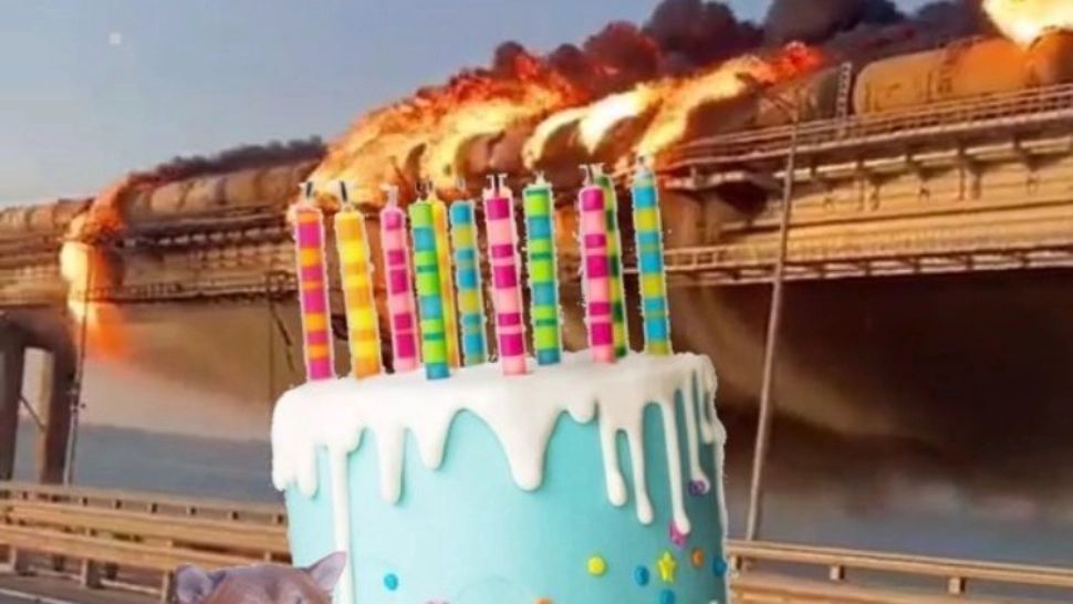 Val de IRONII la adresa lui Putin și a podului său! Milioane de vizualizări pe Twitter la glumele cu podul explodat din Crimeea