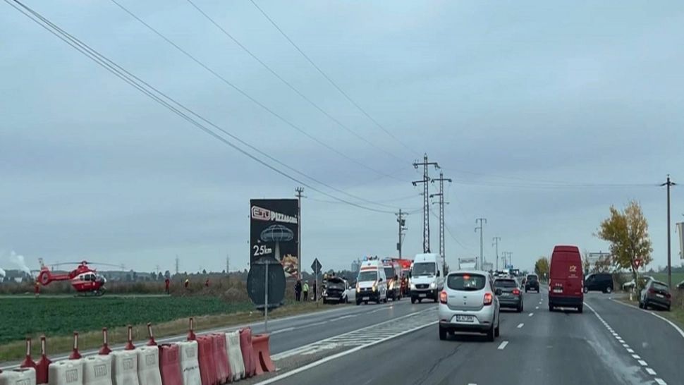 Impact violent pe DN1, în județul Prahova, soldat cu doi morți și un rănit grav. Intervine elicopterul SMURD