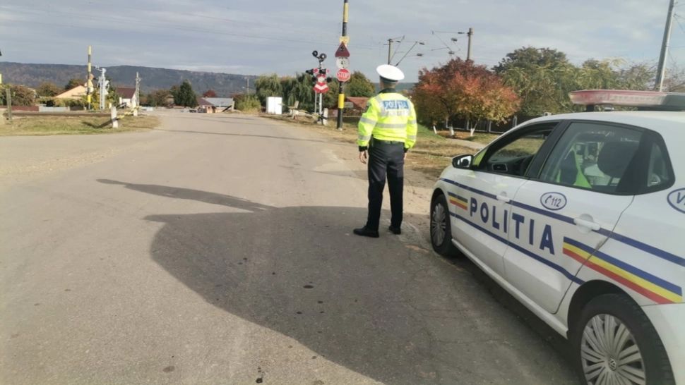 Doi bărbaţi au murit după ce mașina în care se aflau a fost lovită de un tren
