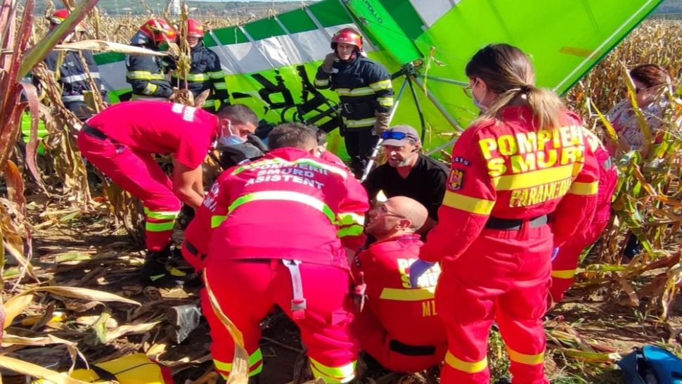 Motodeltaplan prăbușit în județul Sibiu. Două persoane, transportate la spital - FOTO