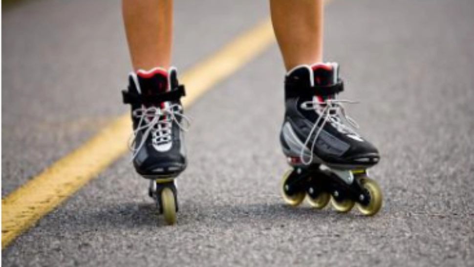 Un adolescent teribilist a coborât Parcul Copou în viteză, pe role, și a ajuns sub roțile unei mașini