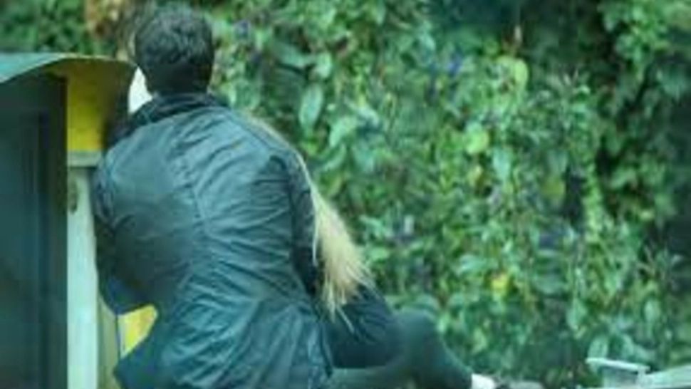 Trei tineri reţinuţi, după ce au răpit o fată de lângă prietenul ei. Incidentul s-a petrecut în plină stradă