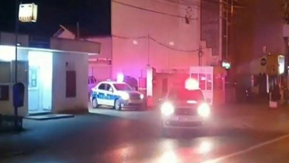 Un tânăr beat a furat o autospecială de poliție și “s-a jucat de-a polițistul", în Sibiu. Bărbatul a ajuns la audieri