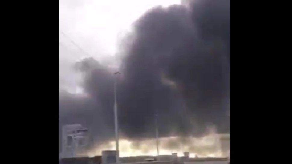 Fum negru deasupra centralei hidroelectrice Nipru din regiunea Zaporojie, ca urmare a unui atac rusesc cu rachete