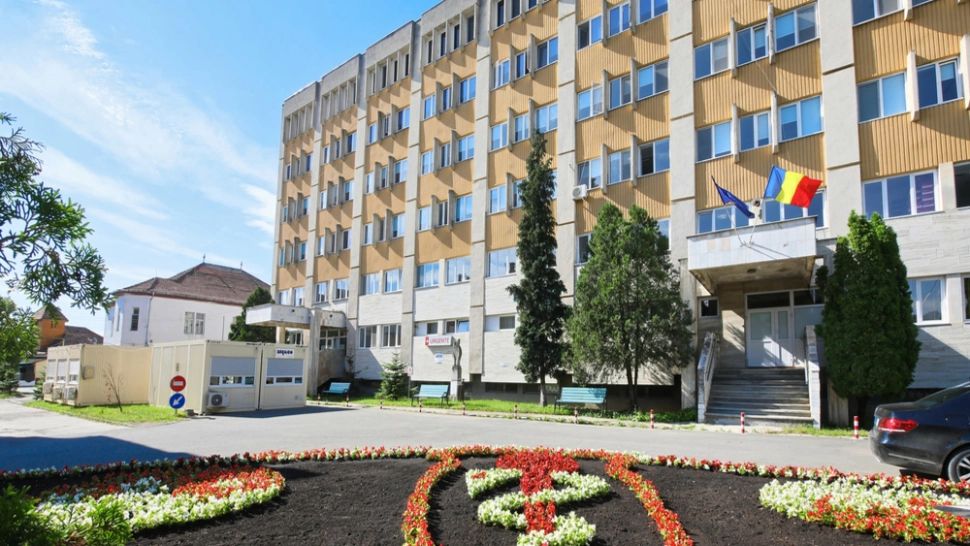 Incendiu la Spitalul Turda: o femeie a suferit arsuri! Mai multe încăperi au fost inundate cu fum