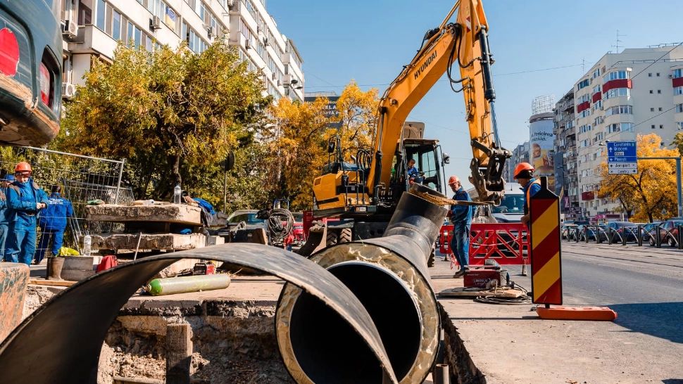 Se fac probe de presiune pe un tronson de 800 m de conductă magistrală de termoficare modernizată - Anunțul lui Nicușor Dan